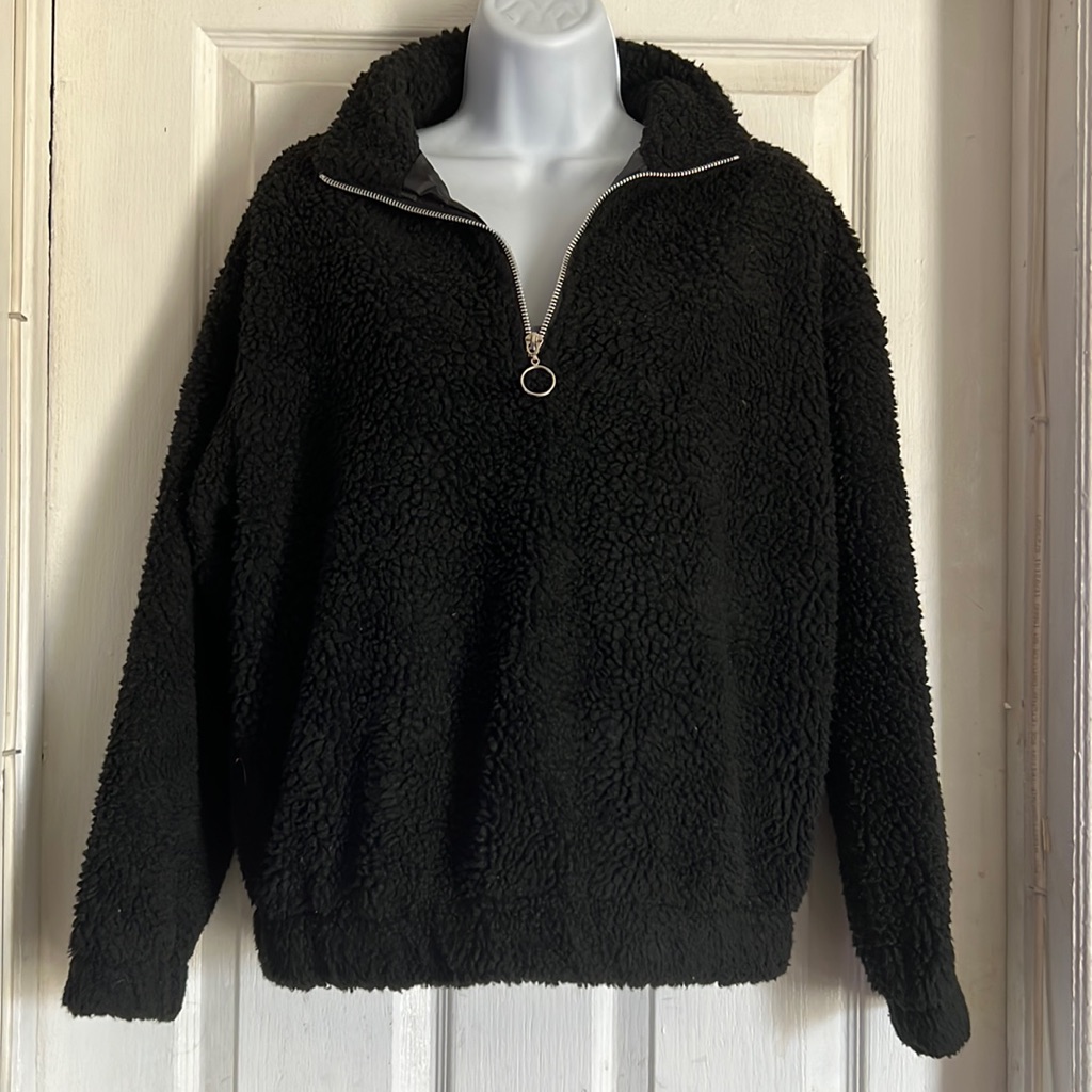 Forever21 Teddy Sweater Size Medium